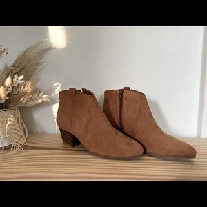 Old Navy Booties, size 9, suede brown.